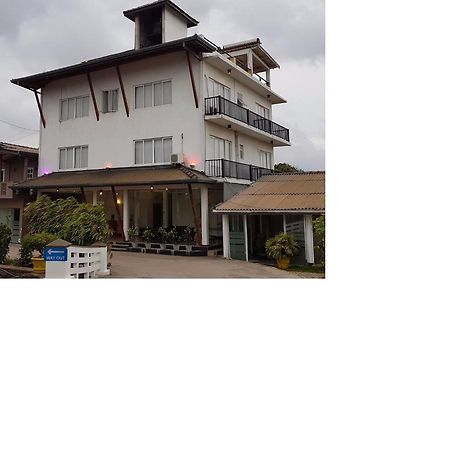 Onreech Hotel Seeduwa 외부 사진